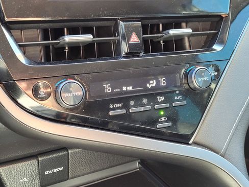 Used 2022 Toyota Camry SE image 25