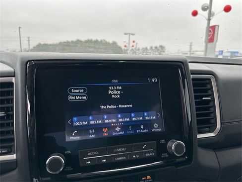 Used 2024 Nissan Frontier SV image 12