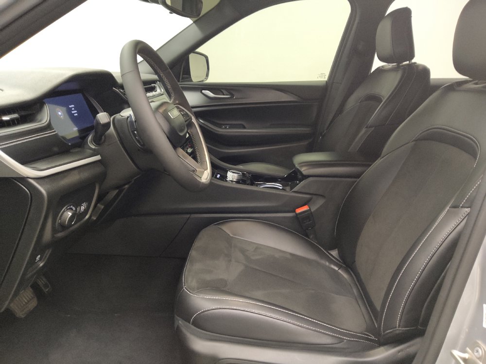 Used 2023 Jeep Grand Cherokee Altitude AWD/4WD image 17