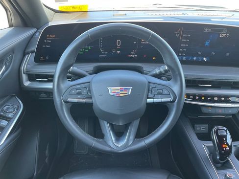 Used 2025 Cadillac XT4 Premium Luxury image 14