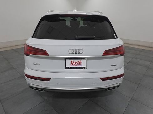 Used 2024 Audi Q5 2.0T Premium w/ Convenience Package image 4