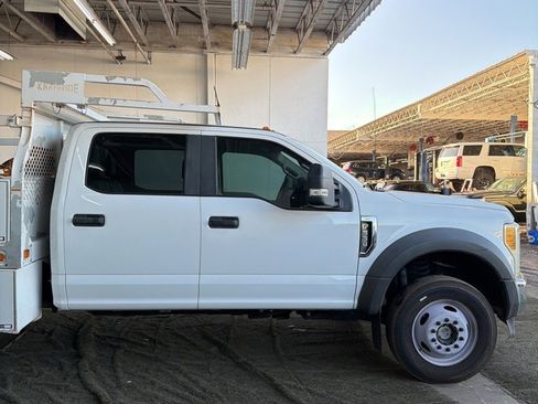 Used 2017 Ford F550 4x4 Crew Cab Super Duty w/ Power Equipment Group image 5