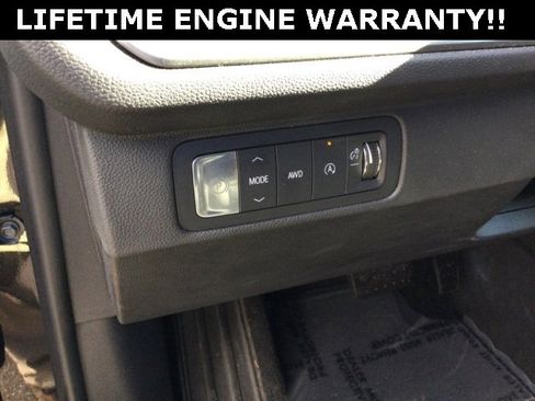 Used 2025 Chevrolet Traverse LT image 12