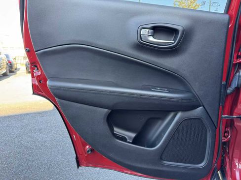 Used 2018 Jeep Compass Latitude w/ Popular Equipment Group image 38