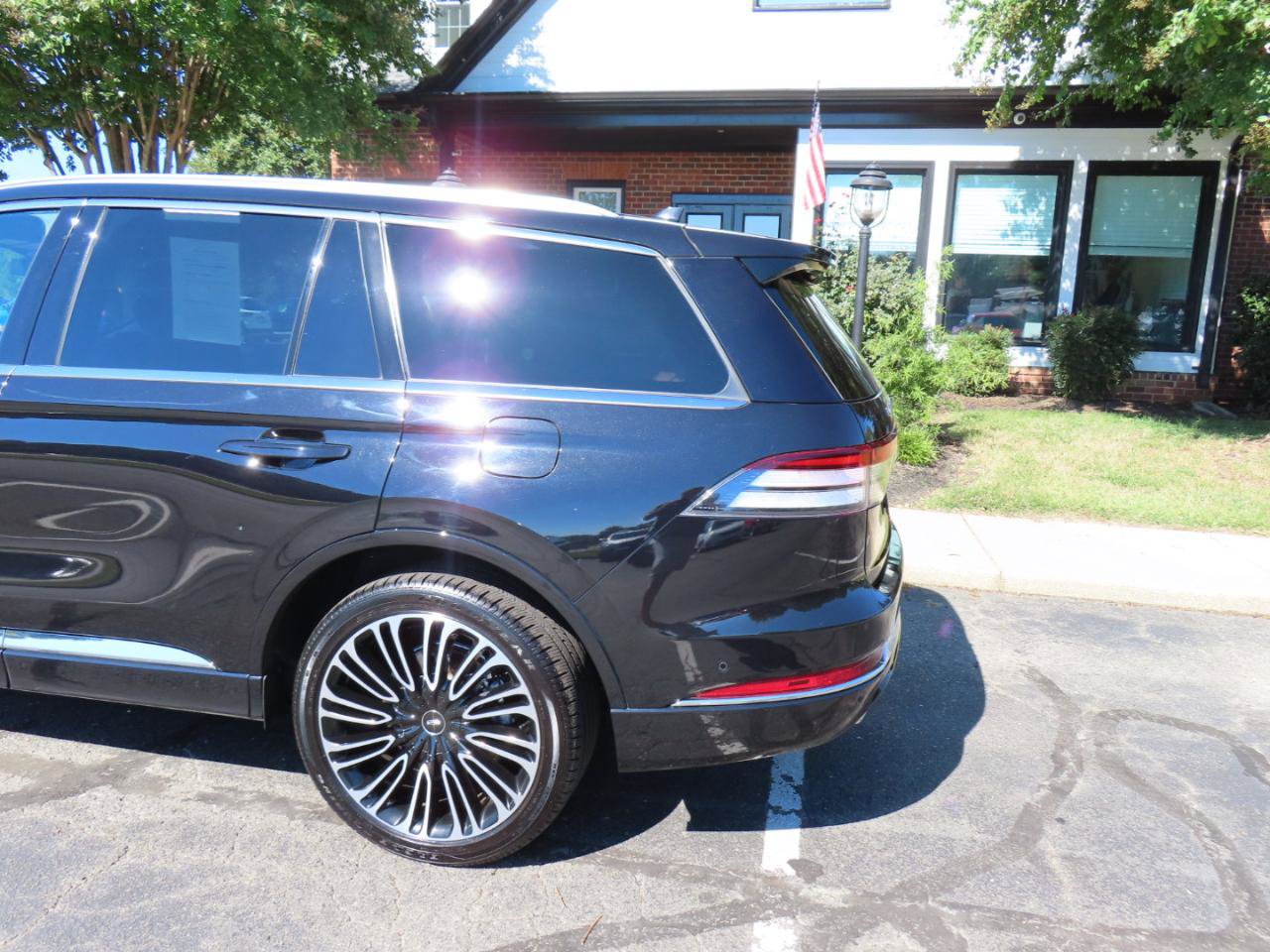 Used 2022 Lincoln Aviator Black Label w/ Dynamic Handling Package AWD/4WD image 4