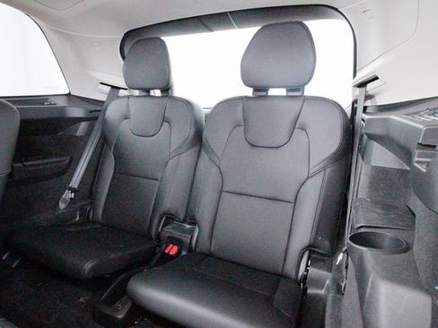 Used 2018 Volvo XC90 T6 Momentum w/ Convenience Package image 27