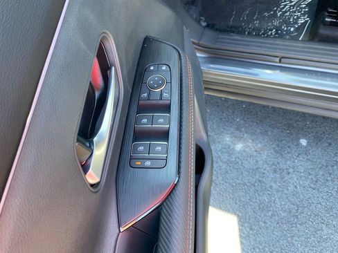 New 2025 Nissan Kicks SR image 13