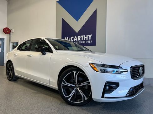 Used 2024 Volvo S60 B5 Plus image 2