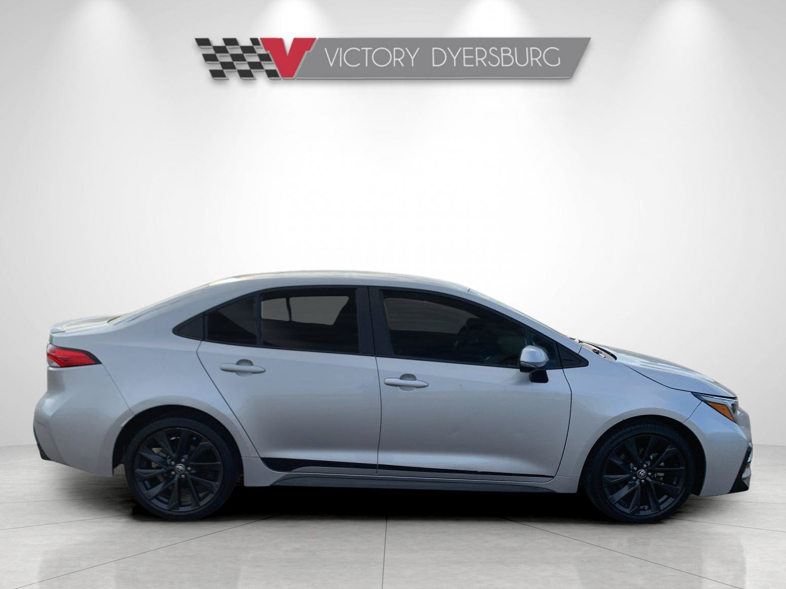 Used 2023 Toyota Corolla SE FWD image 3
