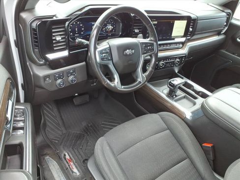 Used 2023 Chevrolet Silverado 1500 LT Trail Boss w/ Protection Package AWD/4WD image 17