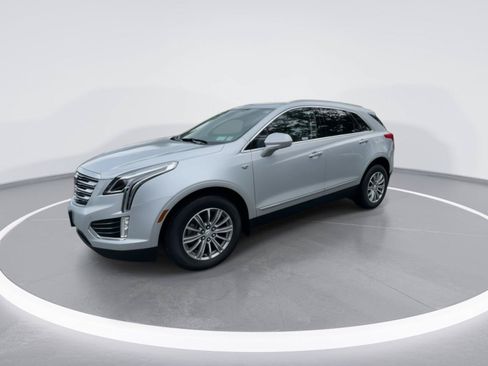 Used 2017 Cadillac XT5 Luxury w/ Driver Awareness Package AWD/4WD image 4