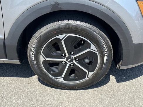 Used 2023 Kia Niro EX FWD image 7
