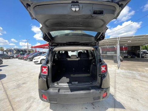 Used 2015 Jeep Renegade Latitude w/ Cold Weather Group II FWD image 14