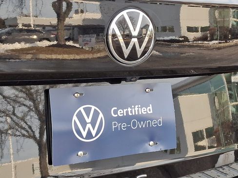 Certified 2024 Volkswagen Taos SE image 32