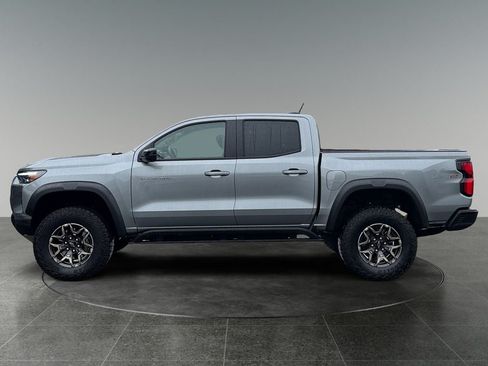 Used 2026 Chevrolet Colorado ZR2 w/ Technology Package AWD/4WD image 5