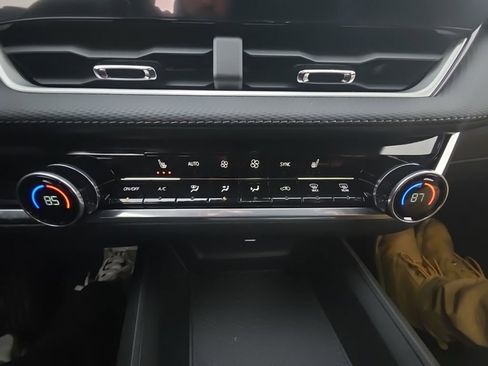 New 2026 Chevrolet Equinox LT w/ Convenience Package II image 25