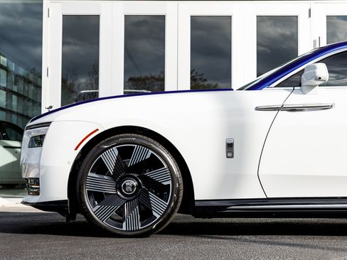 Used 2024 Rolls-Royce Spectre w/ Spectre Launch Package image 11