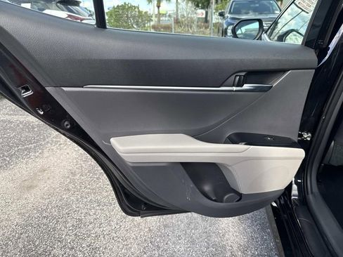 Used 2020 Toyota Camry LE FWD image 11