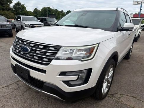 Used 2017 Ford Explorer Limited w/ Equipment Group 301A AWD/4WD image 3
