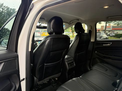 Used 2018 Ford Edge Titanium w/ Technology Package AWD/4WD image 13