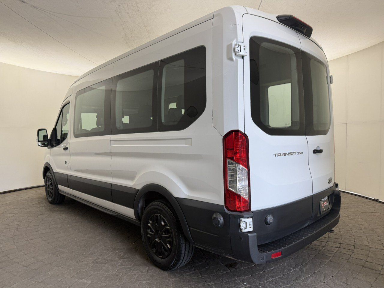 Used 2020 Ford Transit 350 XLT RWD image 5