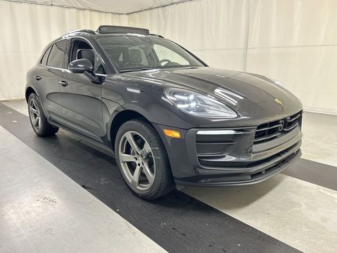 Certified 2024 Porsche Macan AWD/4WD image 6