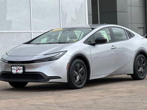 Used 2024 Toyota Prius LE image 8