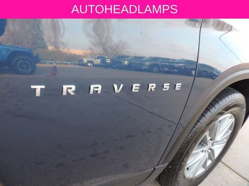 Used 2023 Chevrolet Traverse LT image 11