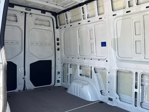 Used 2025 Mercedes-Benz Sprinter 2500 image 16