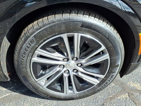 New 2026 Cadillac Lyriq Luxury w/ LPO, Floor Liner Package image 18