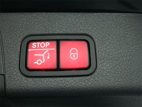 Used 2023 Mercedes-Benz GLB 250 4MATIC image 16