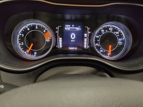 Used 2020 Jeep Cherokee Latitude Plus FWD image 23