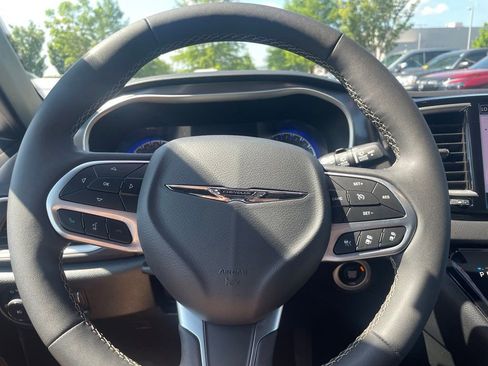 Used 2025 Chrysler Pacifica Select FWD image 13