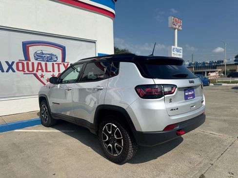 Used 2025 Jeep Compass Trailhawk w/ Trailhawk Elite Group AWD/4WD image 37