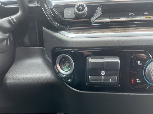 Used 2025 Chevrolet Silverado 1500 LT image 25