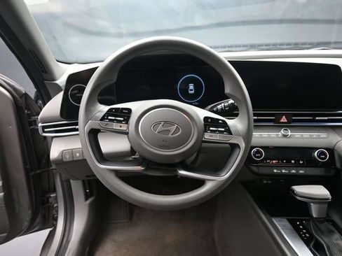 Used 2024 Hyundai Elantra SEL FWD image 16