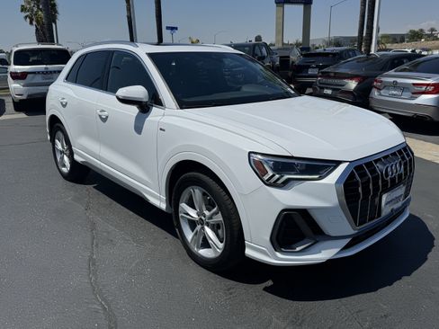 Used 2024 Audi Q3 2.0T Premium Plus w/ Premium Plus Package AWD/4WD image 2
