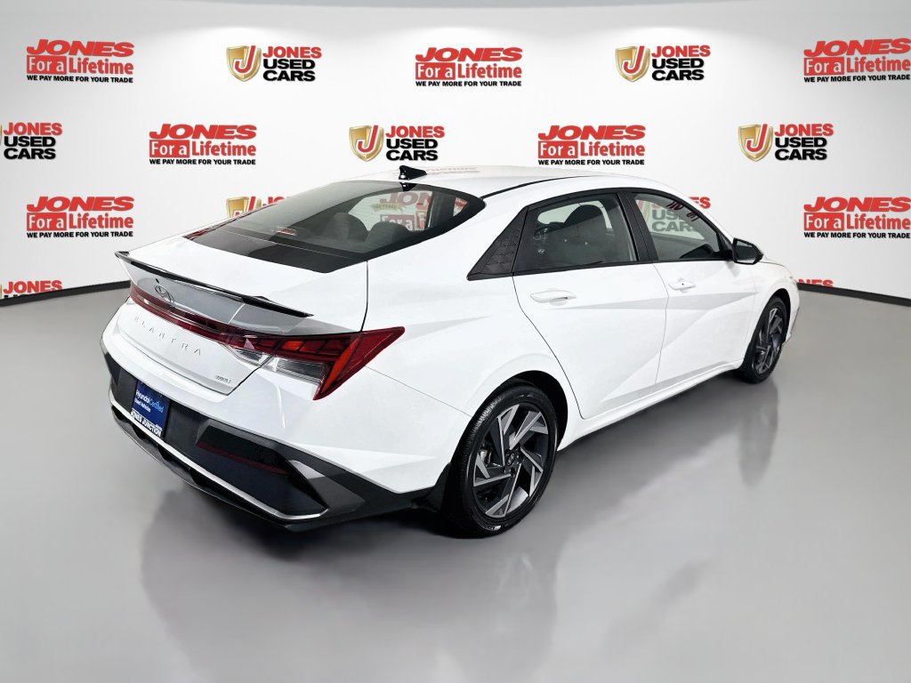 Certified 2025 Hyundai Elantra SEL FWD image 16