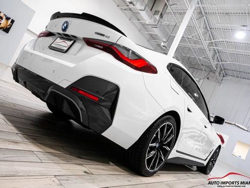 Used 2022 BMW i4 eDrive40 w/ M Sport Package image 32