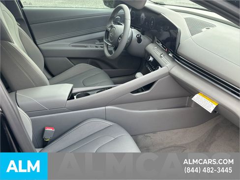Used 2025 Hyundai Elantra SEL FWD image 15