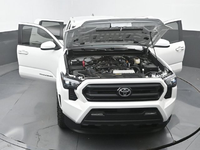 Used 2024 Toyota Tacoma SR5 AWD/4WD image 32