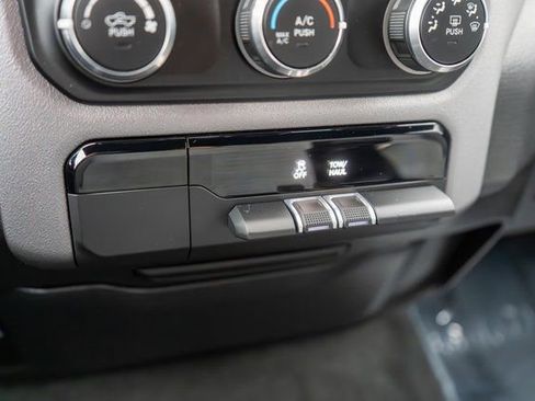 Used 2022 RAM 1500 Big Horn AWD/4WD image 30
