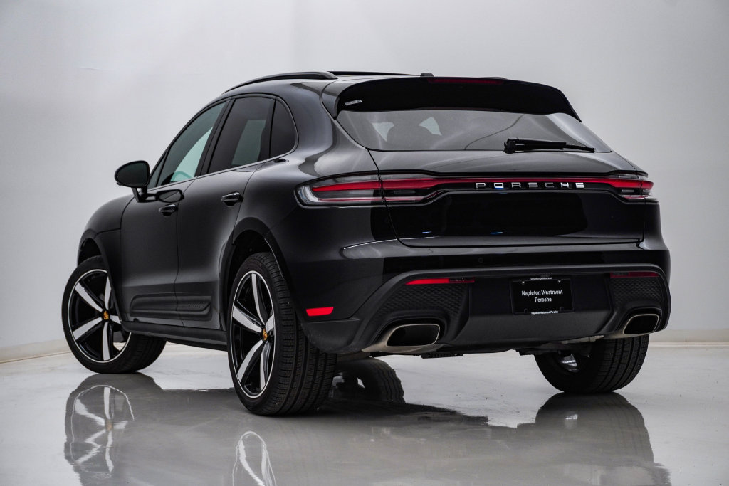 Certified 2026 Porsche Macan AWD/4WD image 3
