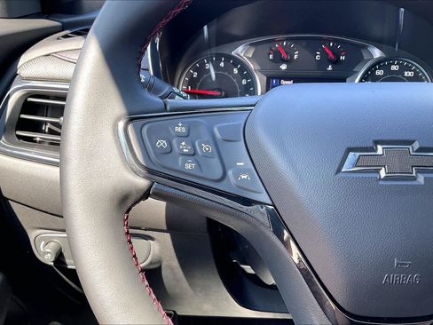 Used 2023 Chevrolet Equinox RS FWD image 18