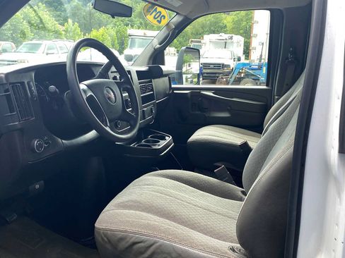 Used 2015 GMC Savana 3500 RWD image 8