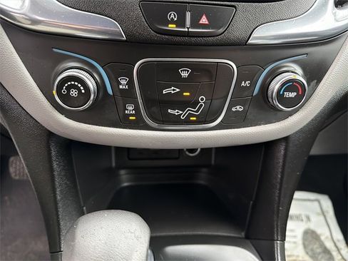 Used 2023 Chevrolet Equinox LS image 19