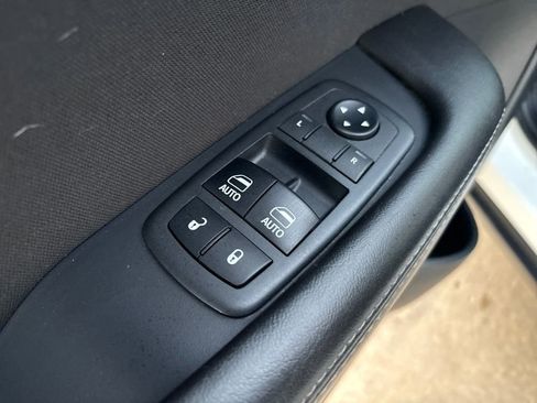 Used 2018 Dodge Challenger SXT image 16