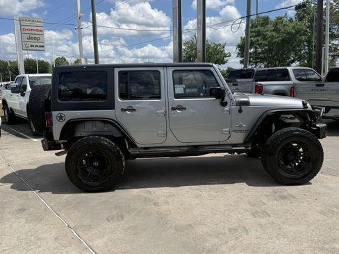 Used 2015 Jeep Wrangler Unlimited Sport image 3