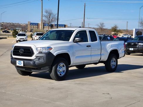 Used 2021 Toyota Tacoma SR image 3