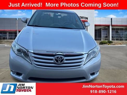 Used 2011 Toyota Avalon Limited image 2